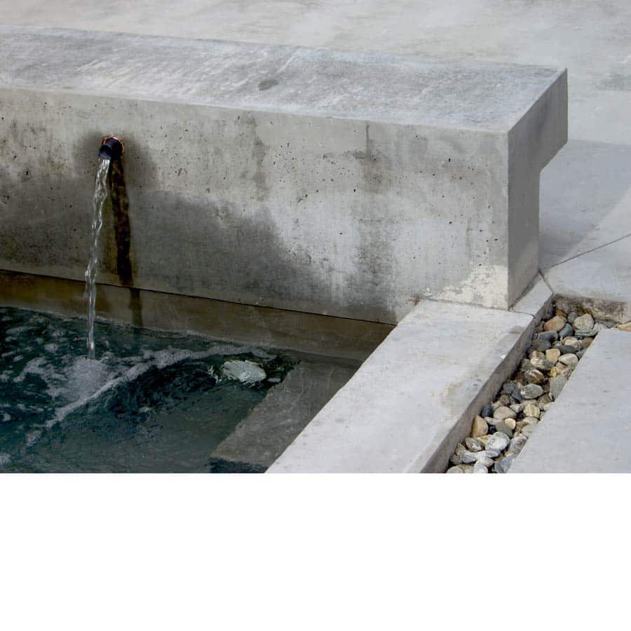ARCHITECTURE, CHAPUIS ROYER ARCHITECTES, Corenc, Isère, maison individuelle, figure en croix, béton brut, bassin de nage