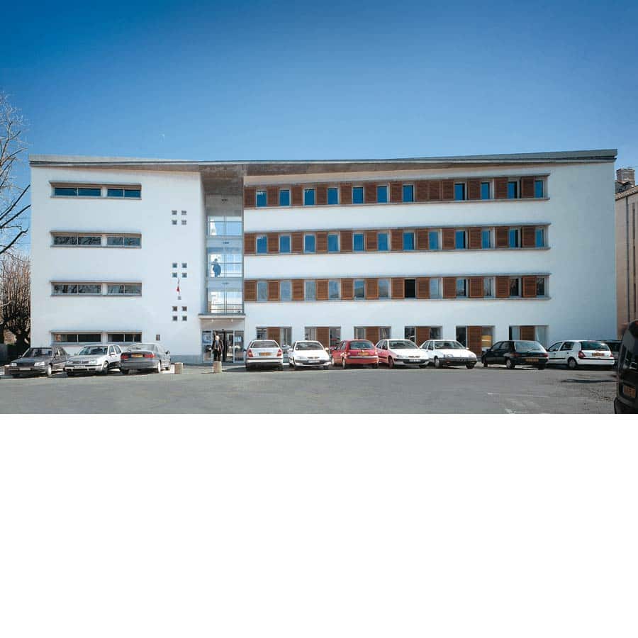 architecte CHAPUIS ROYER Privas équipement bureaux ERP DDE coursive vitrée persienne bois Ardèche